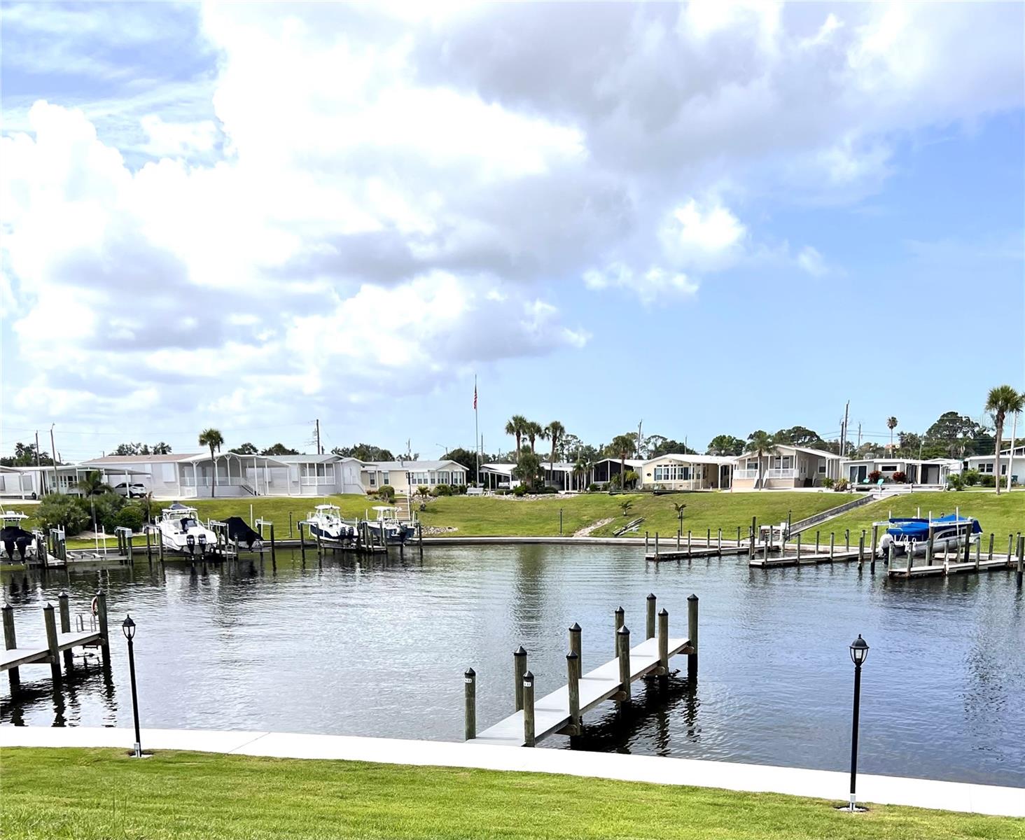 COUNTRY CLUB ESTATES - Land