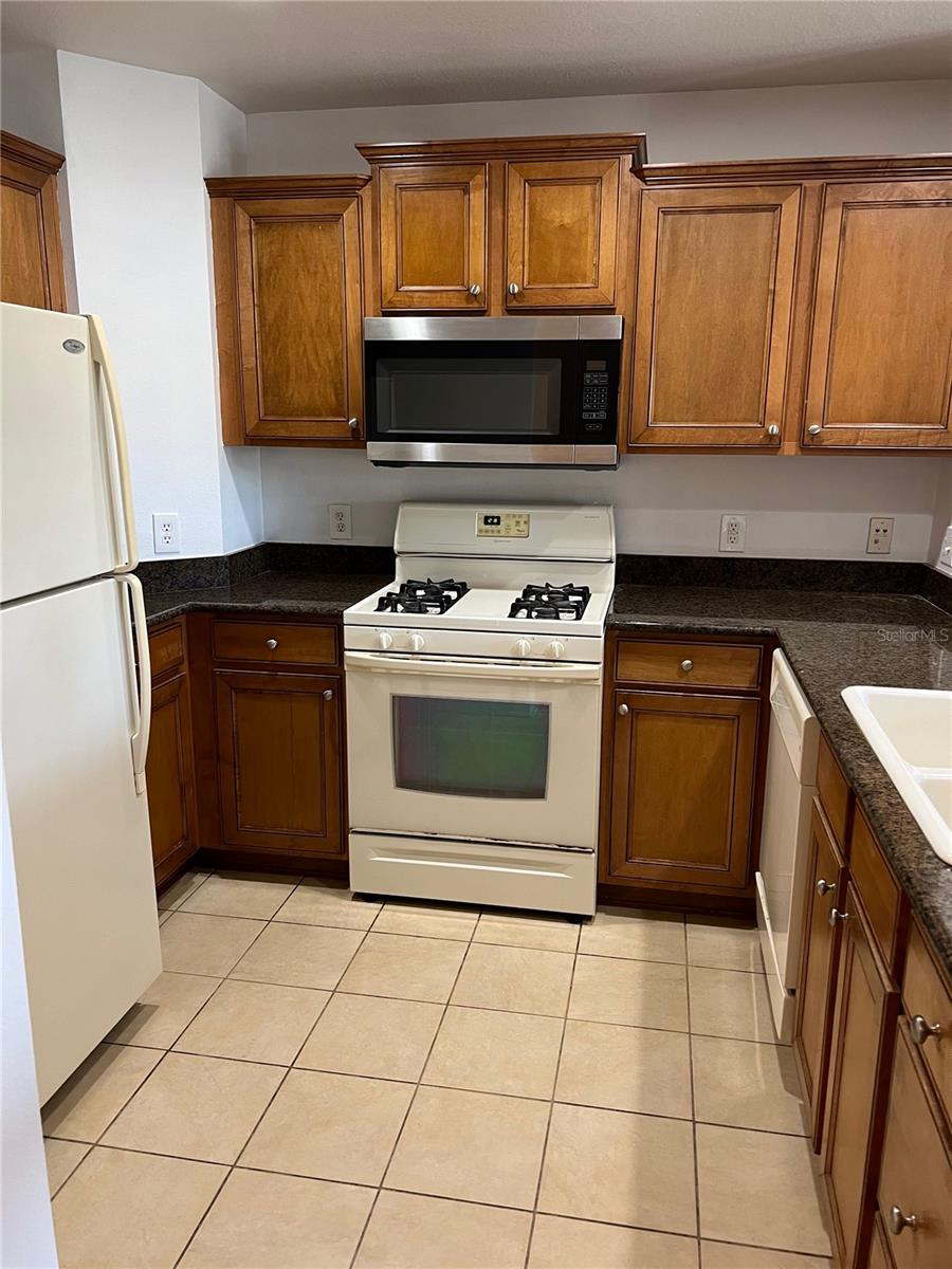 HERITAGE CROSSING CONDO PH 03 - Residential Lease