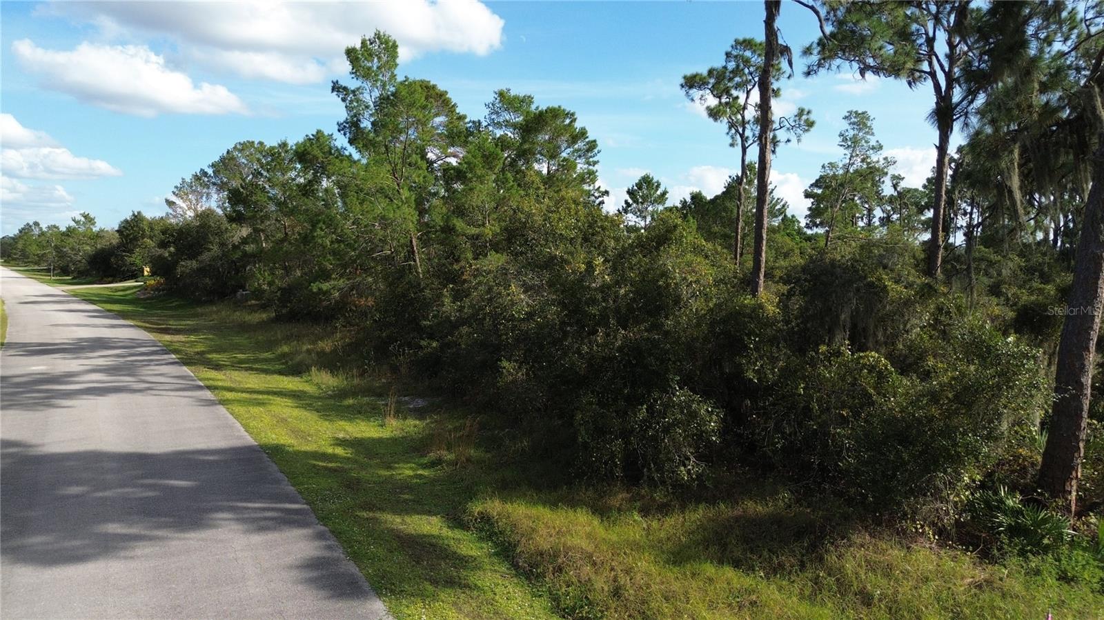 HAWKS LANDING - Land