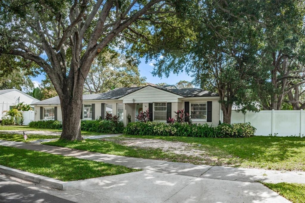 Photo of 4122 W Empedrado Street, Tampa, FL 33629 (MLS # TB8457225)