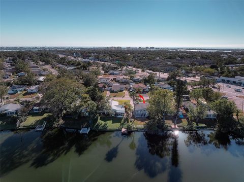 A home in SEMINOLE