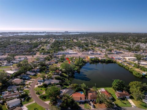 A home in SEMINOLE