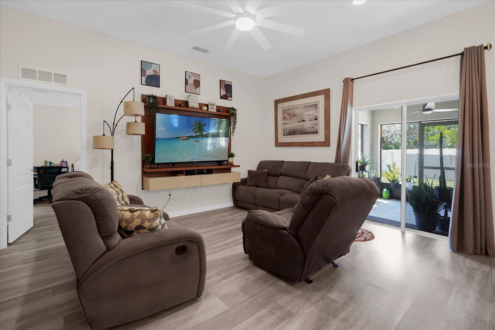 SANCTUARY BY THE LAKE PH 2 - Residential