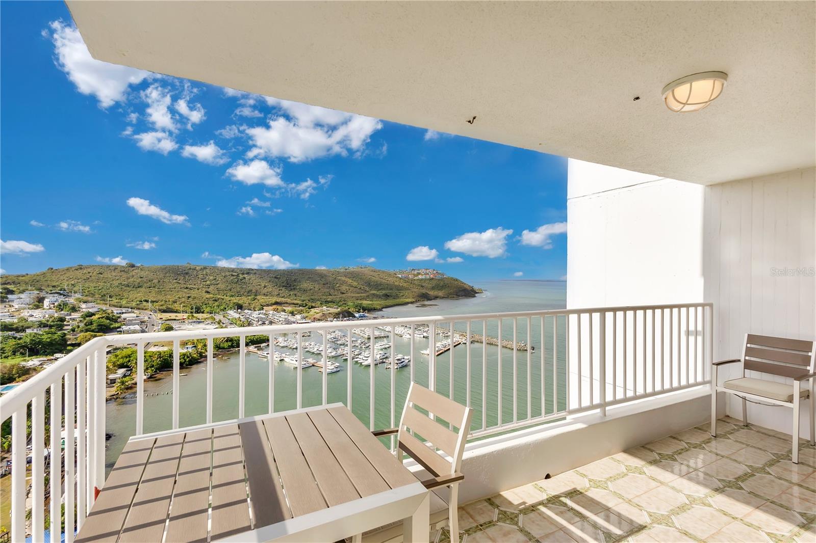 200 CONDOMINIO DOS MARINAS II. MARINA VIEW AVENUE 2410