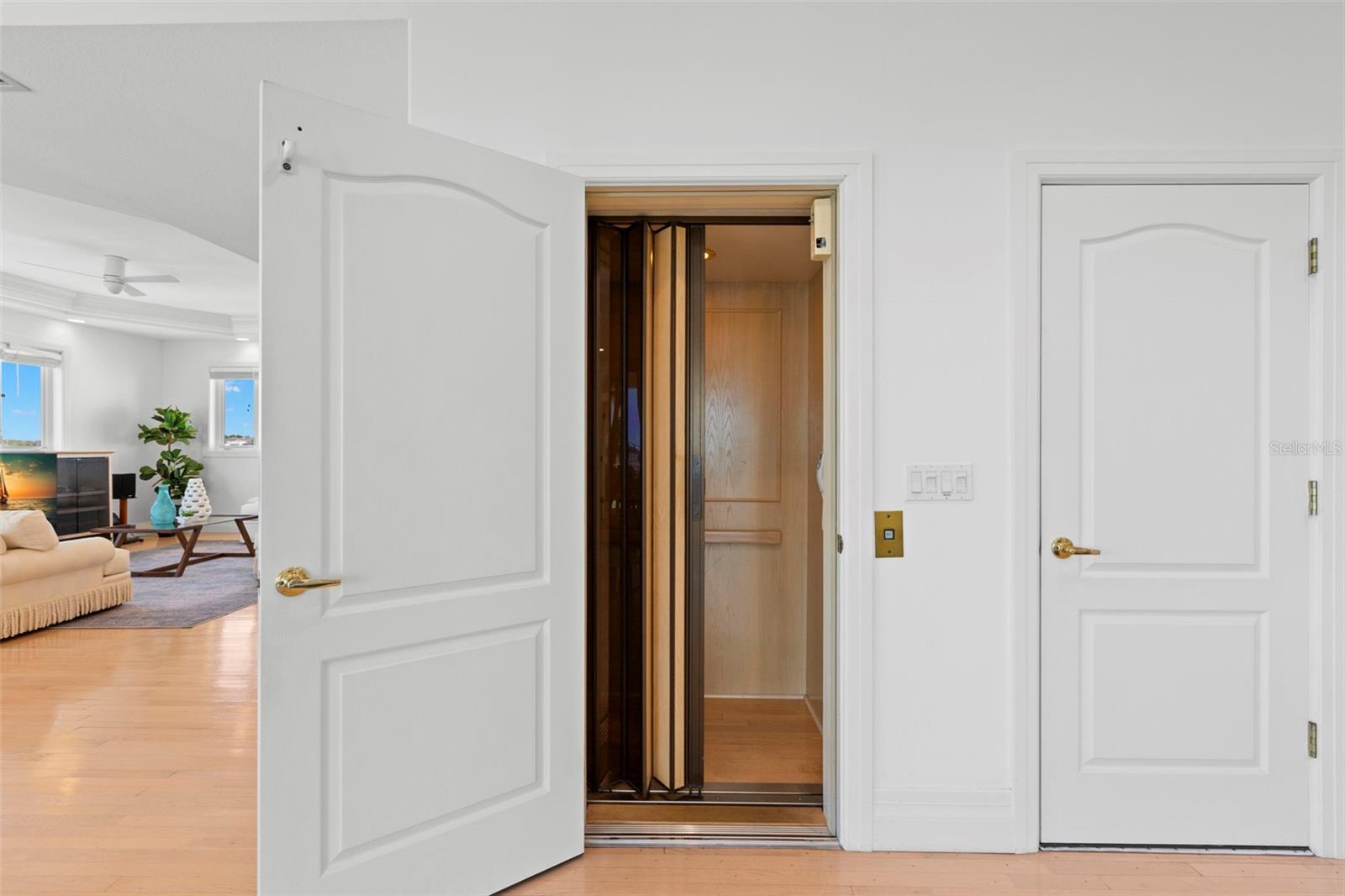 KIPPS COLONY ESTATES AT PASADENA YACHT/COUNTRY CL - Residential