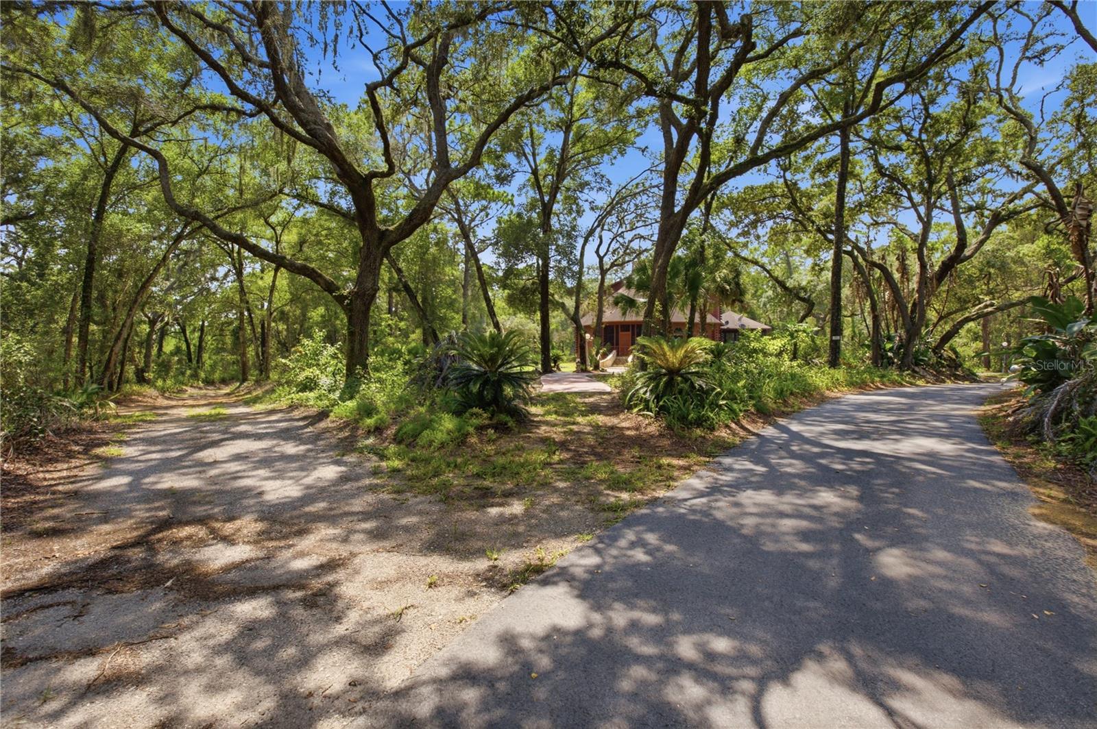 6850 ROUND LAKE ROAD