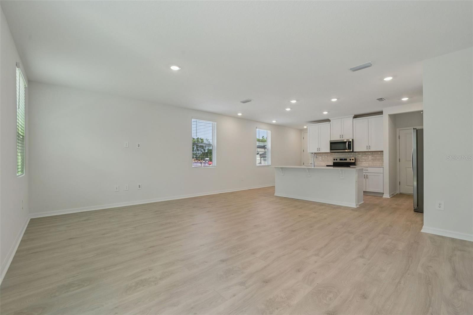 1124 BRADFORD PARK DRIVE