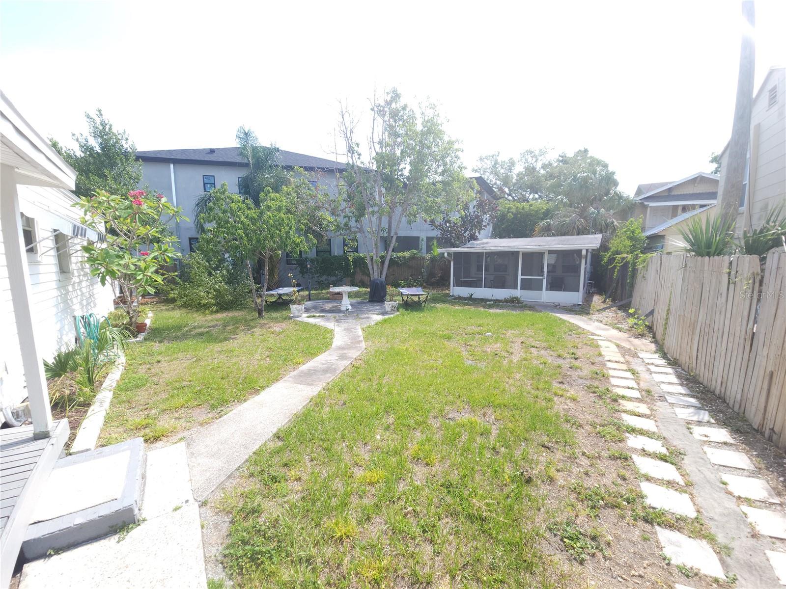 116 S ARRAWANA AVENUE