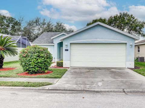 A home in LAKE WALES