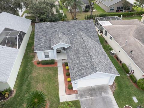 A home in LAKE WALES