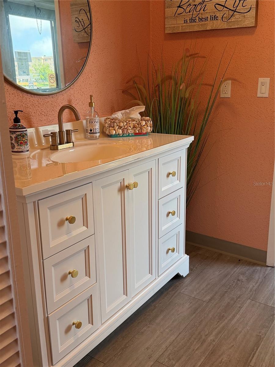 BAYSHORE ON THE LAKE APTS III SEC1 - Residential