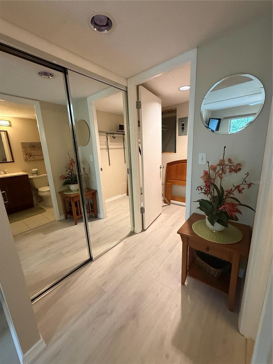 BAYSHORE ON THE LAKE APTS III SEC1 - Residential