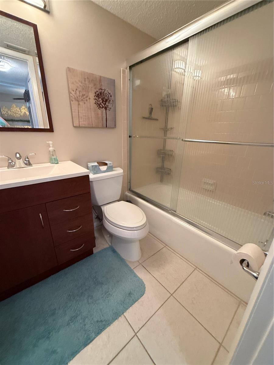 BAYSHORE ON THE LAKE APTS III SEC1 - Residential