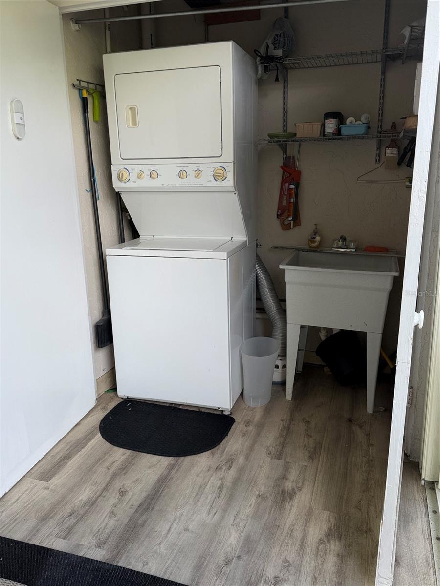 BAYSHORE ON THE LAKE APTS III SEC1 - Residential