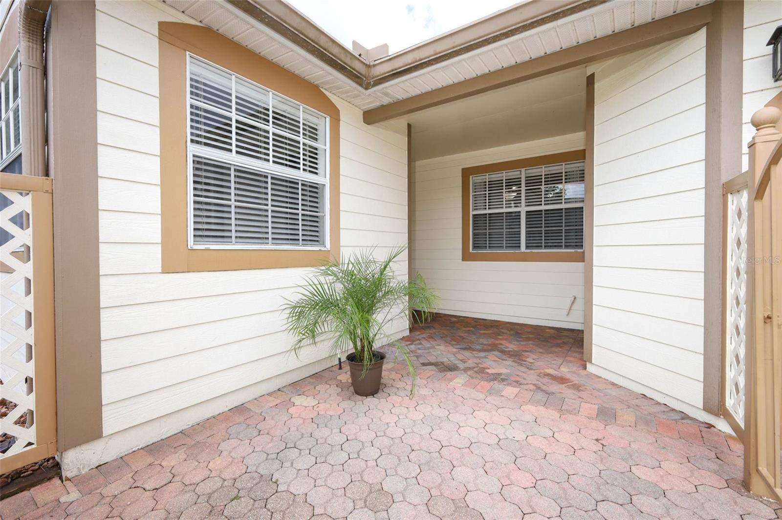 945 NORFOLK COURT