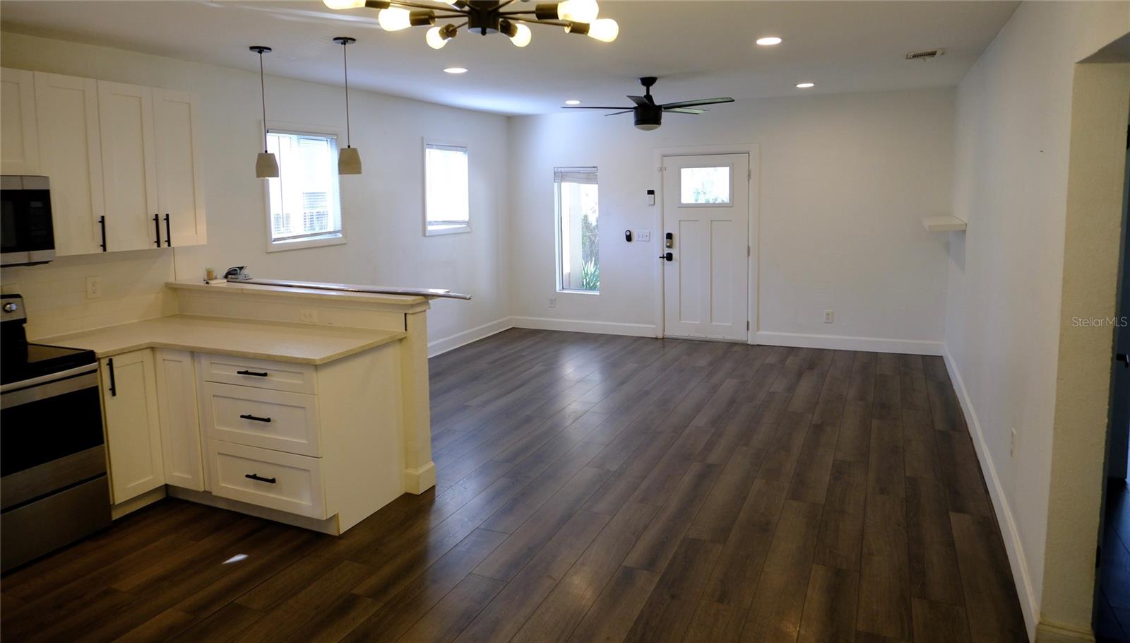 212 W HIAWATHA STREET