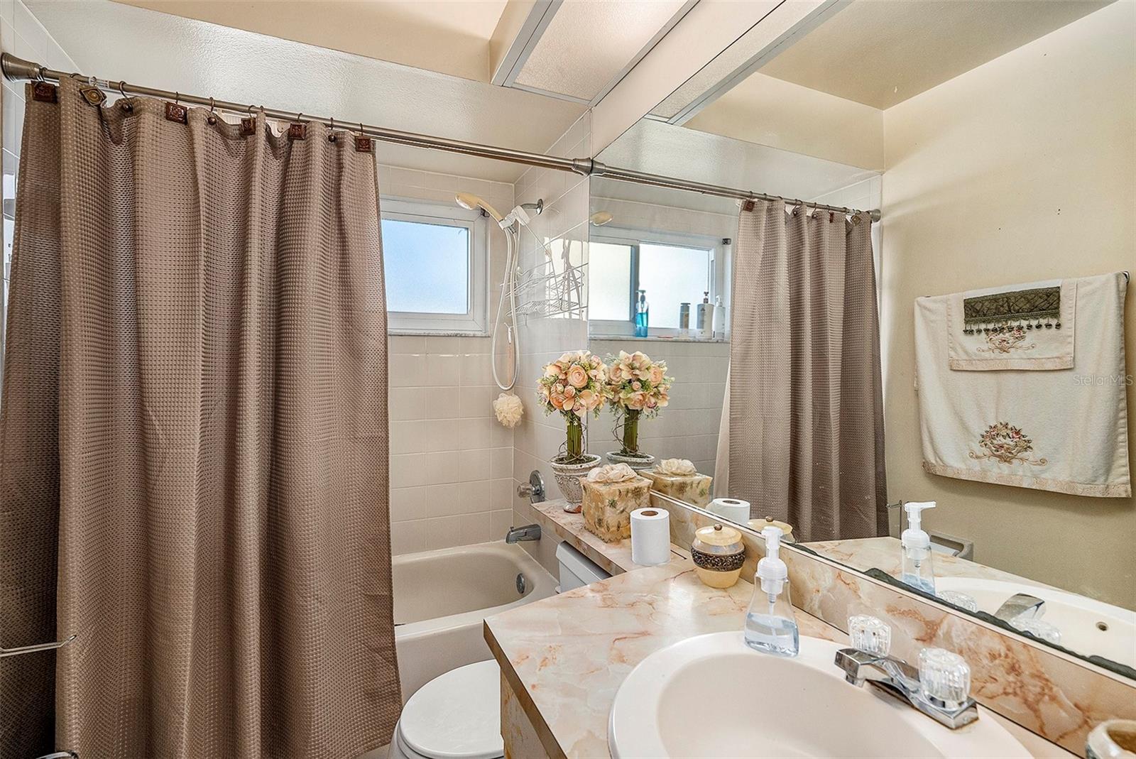 LAKEVIEW VILLAGE SECTION A UNIT 3 - Residential