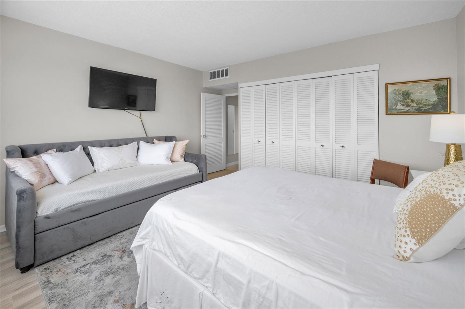 HORIZON HOUSE CO-OP - Residential