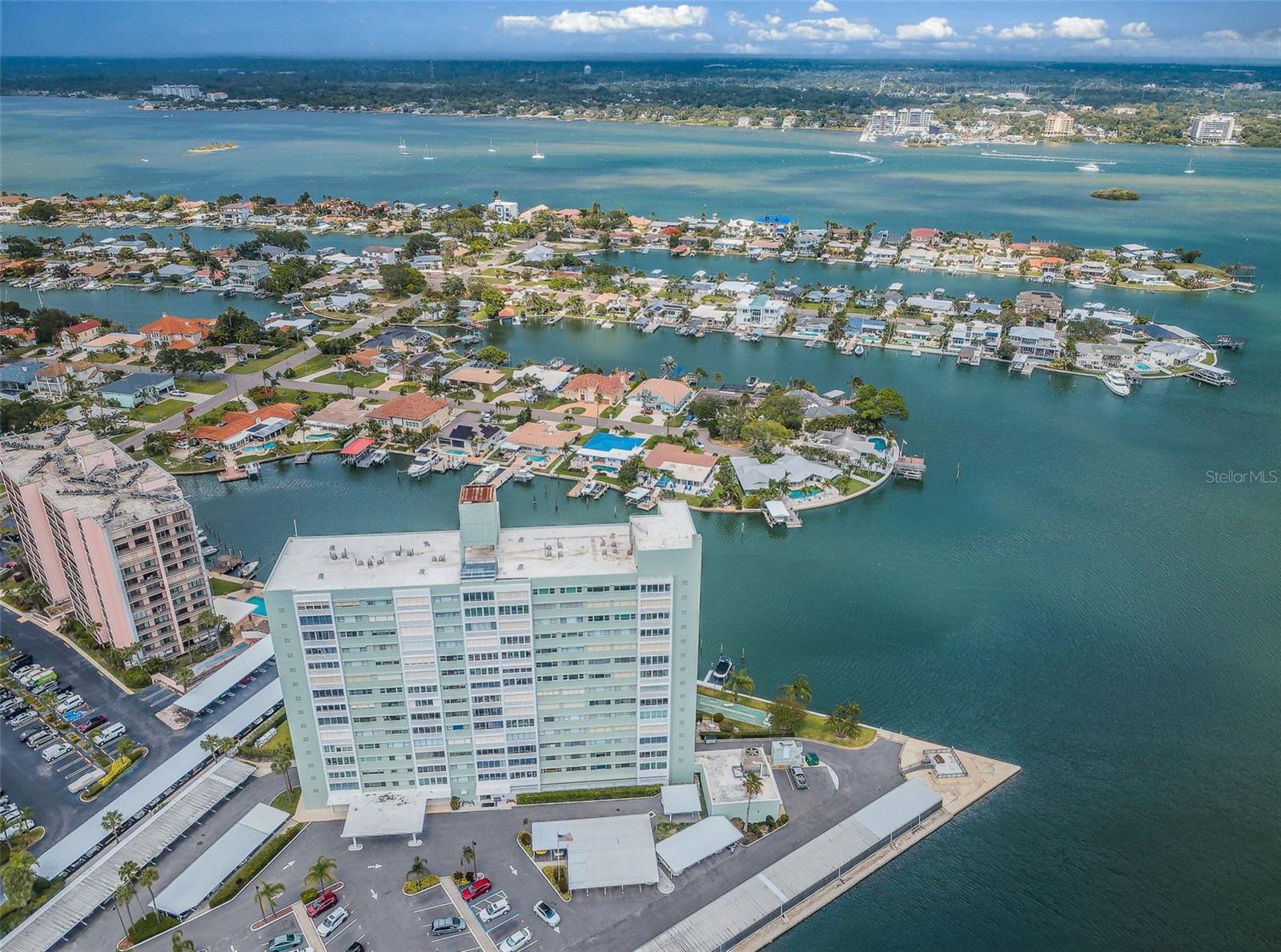 31 ISLAND WAY 605