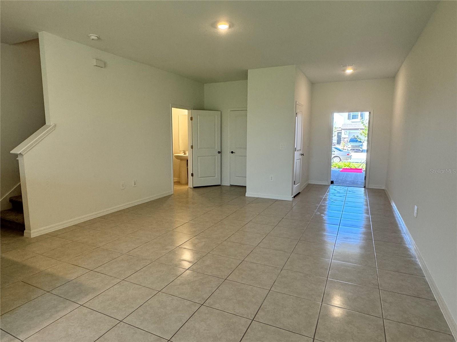 SEAIRE TOWNHOMES - Residential Lease