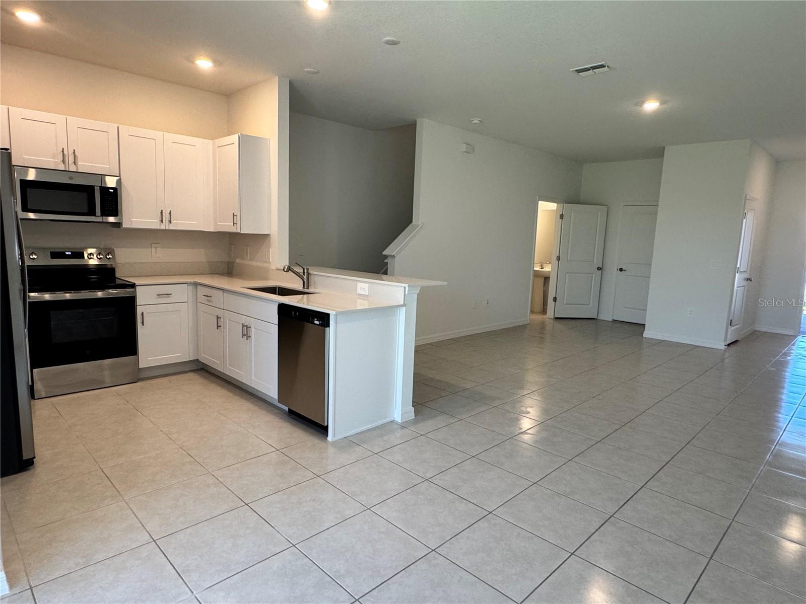 SEAIRE TOWNHOMES - Residential Lease