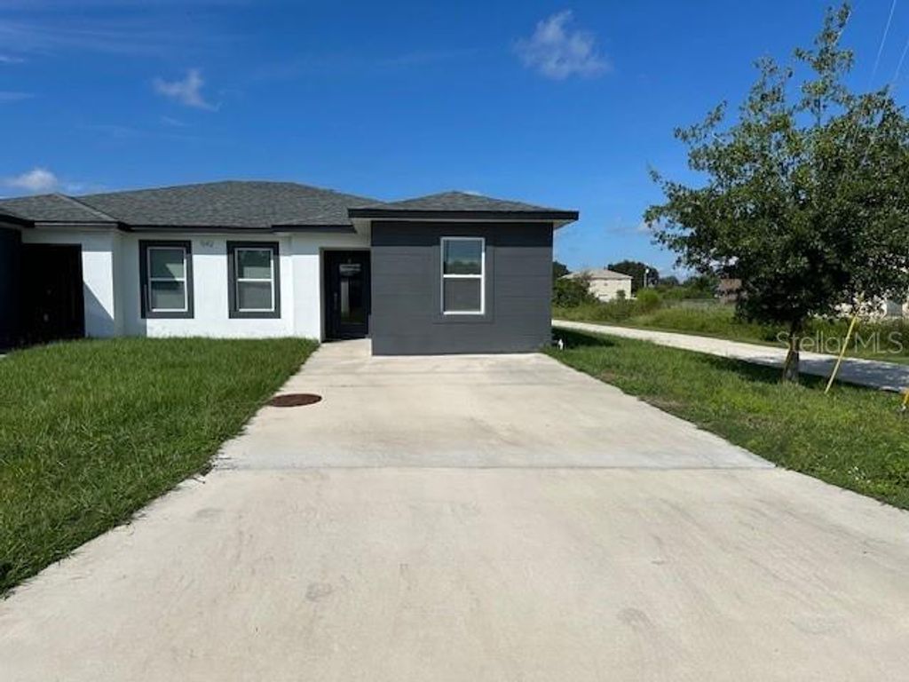 Photo of 542 Kilimanjaro Dr, Kissimmee, FL 34758 (MLS # S5140181)