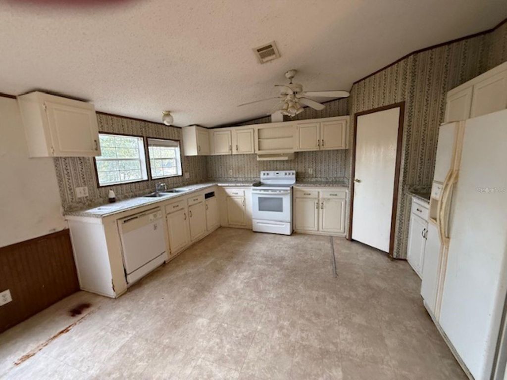 Photo of 217 Longview Avenue, Lady Lake, FL 32159 (MLS # OM717982)