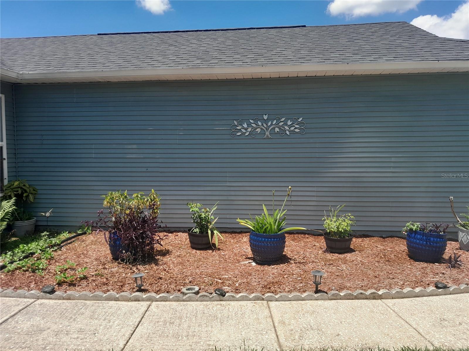 2122 KING RICHARDS COURT