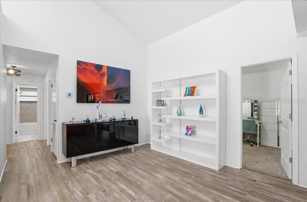 LAKE ST GEORGE-UNIT 1 - Residential