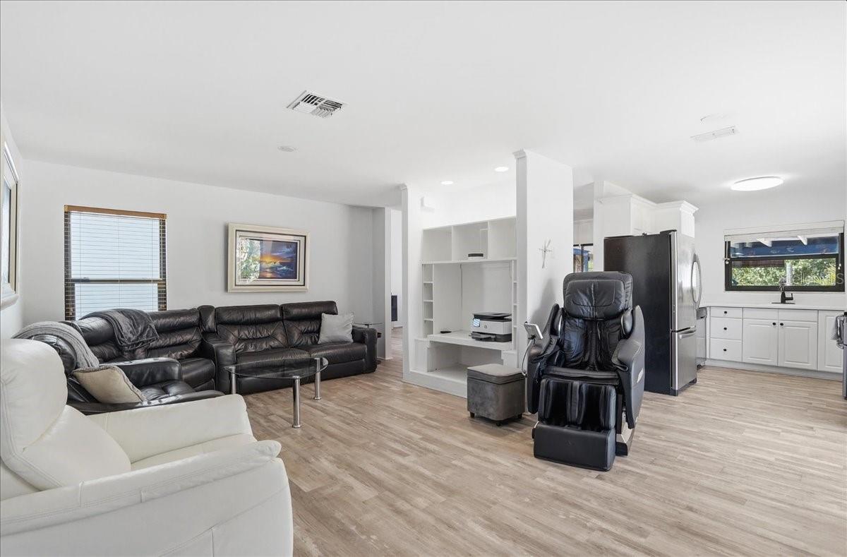 LAKE ST GEORGE-UNIT 1 - Residential