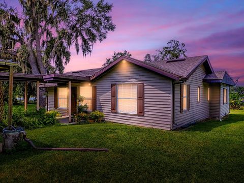 Photo of 16605 Pablo Island Drive, Groveland, FL 34736 (MLS # G5101953)