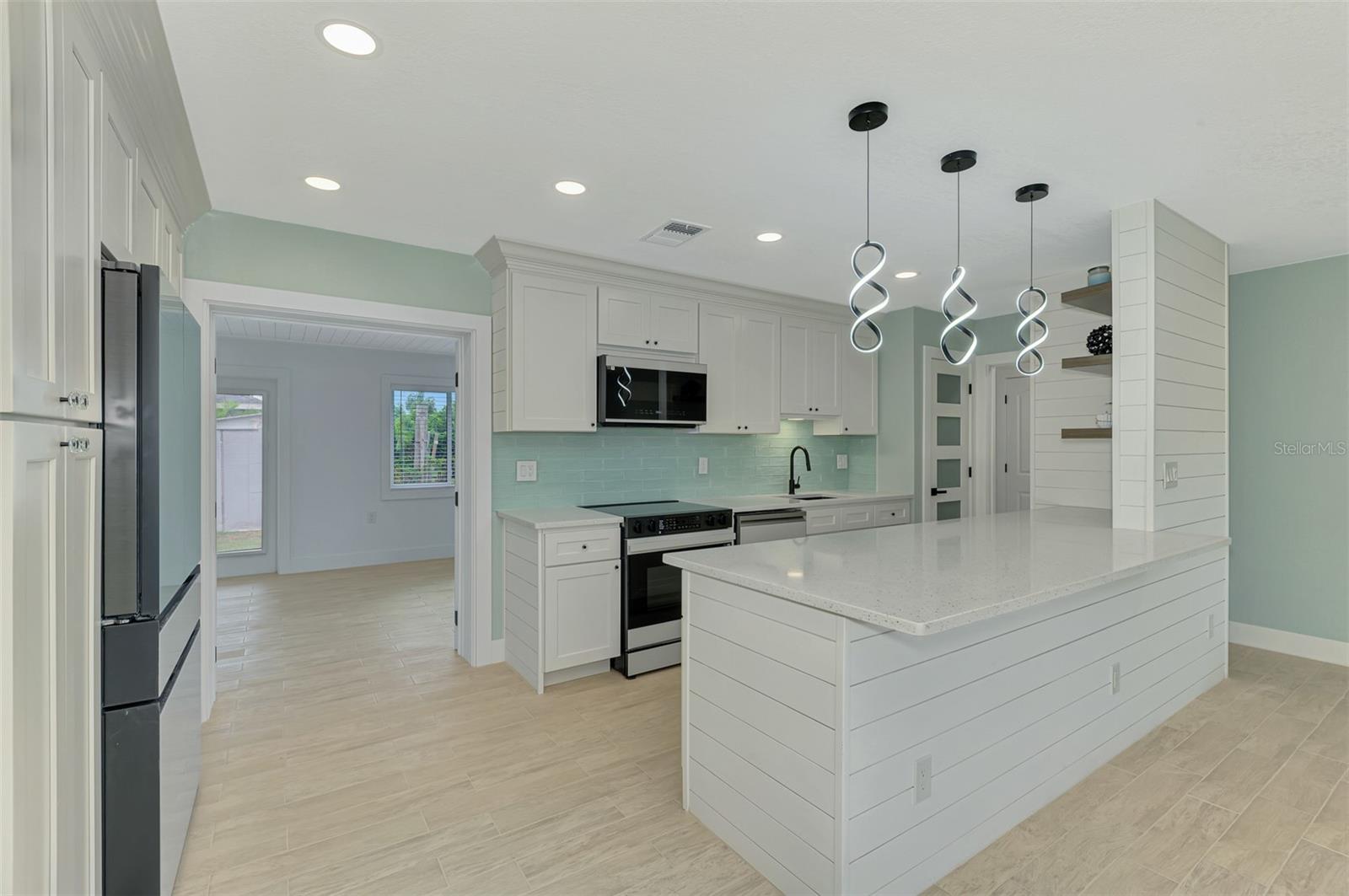 SOUTH VENICE - Residential