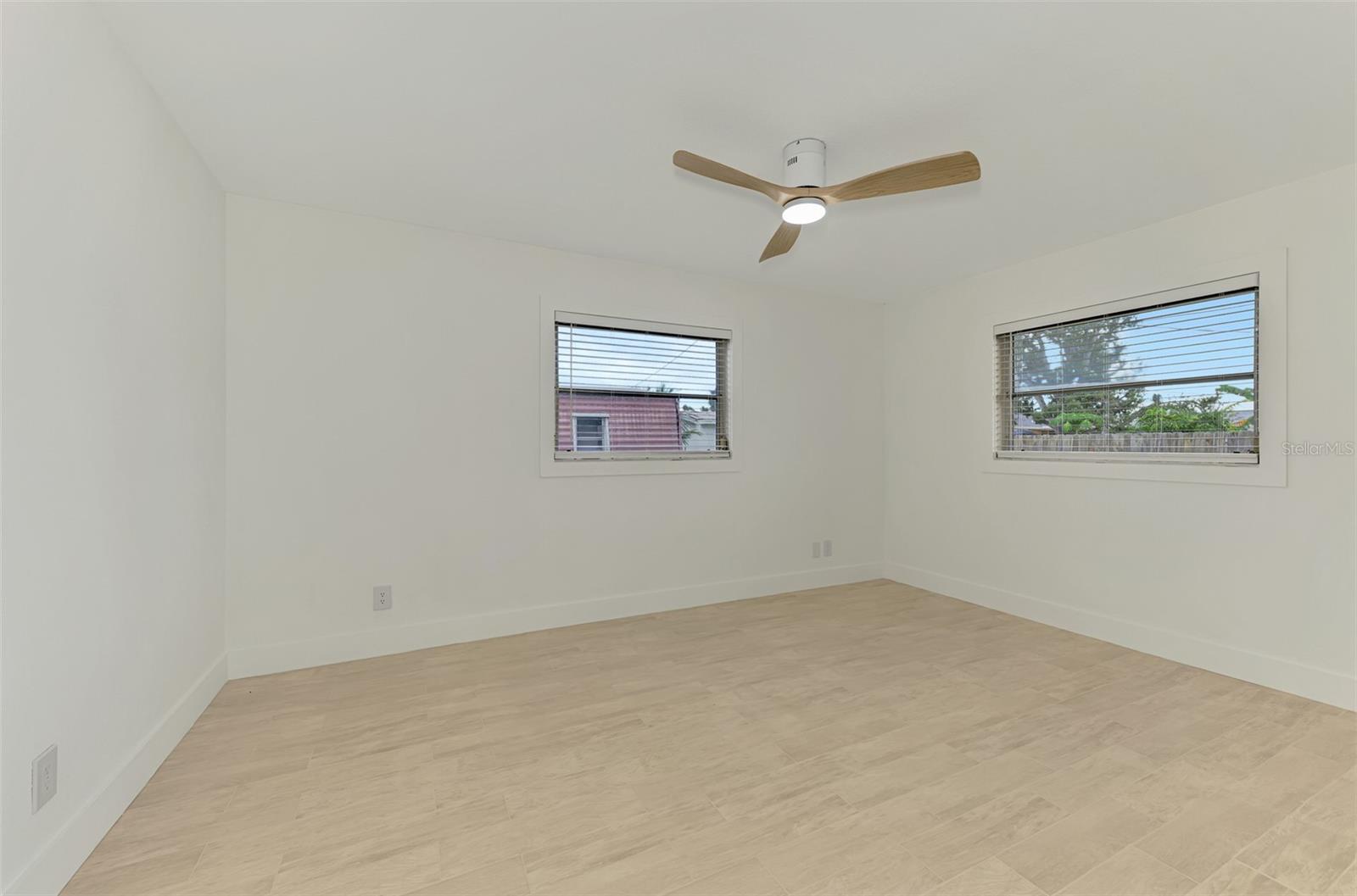 SOUTH VENICE - Residential