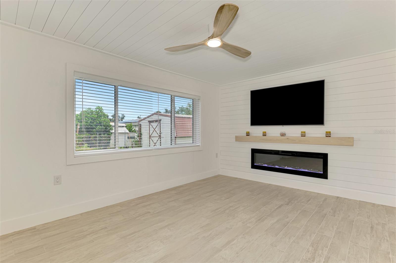 SOUTH VENICE - Residential