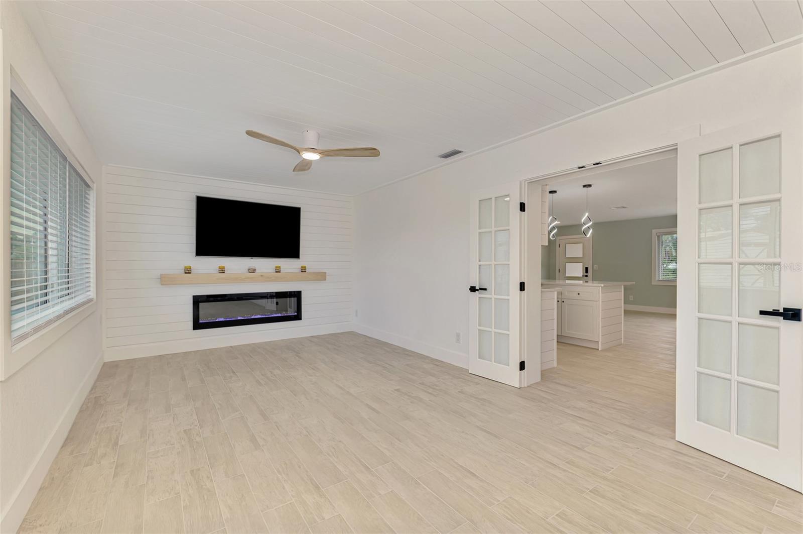 SOUTH VENICE - Residential