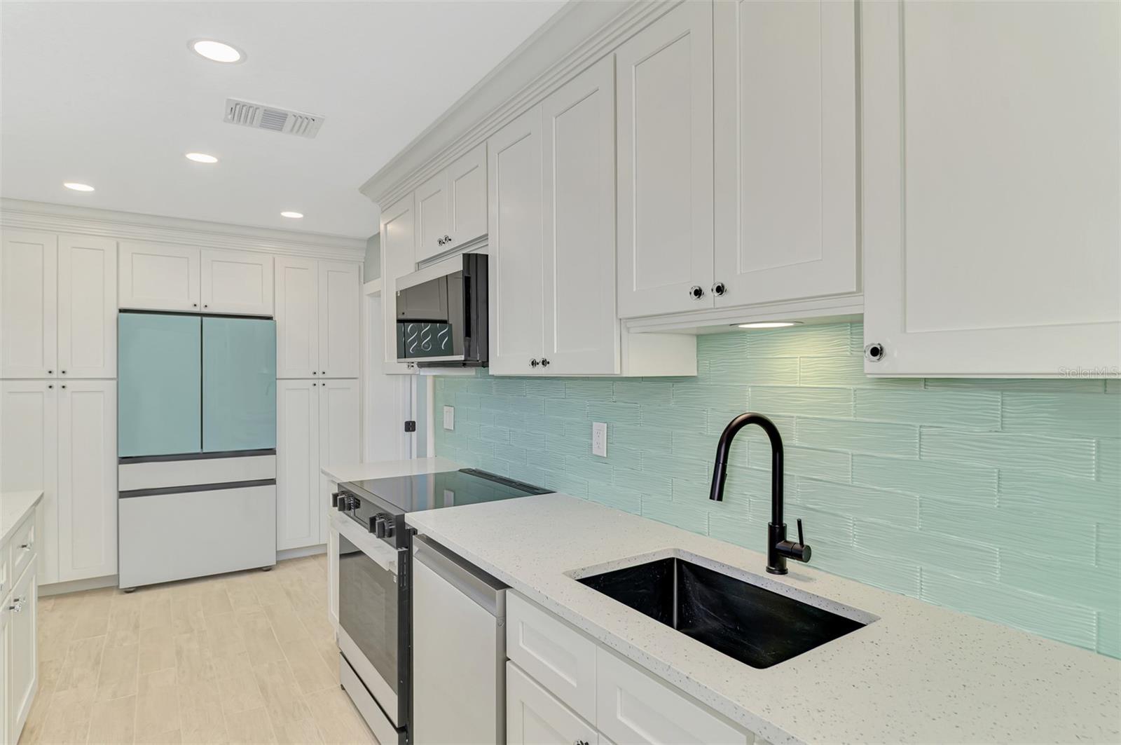 SOUTH VENICE - Residential