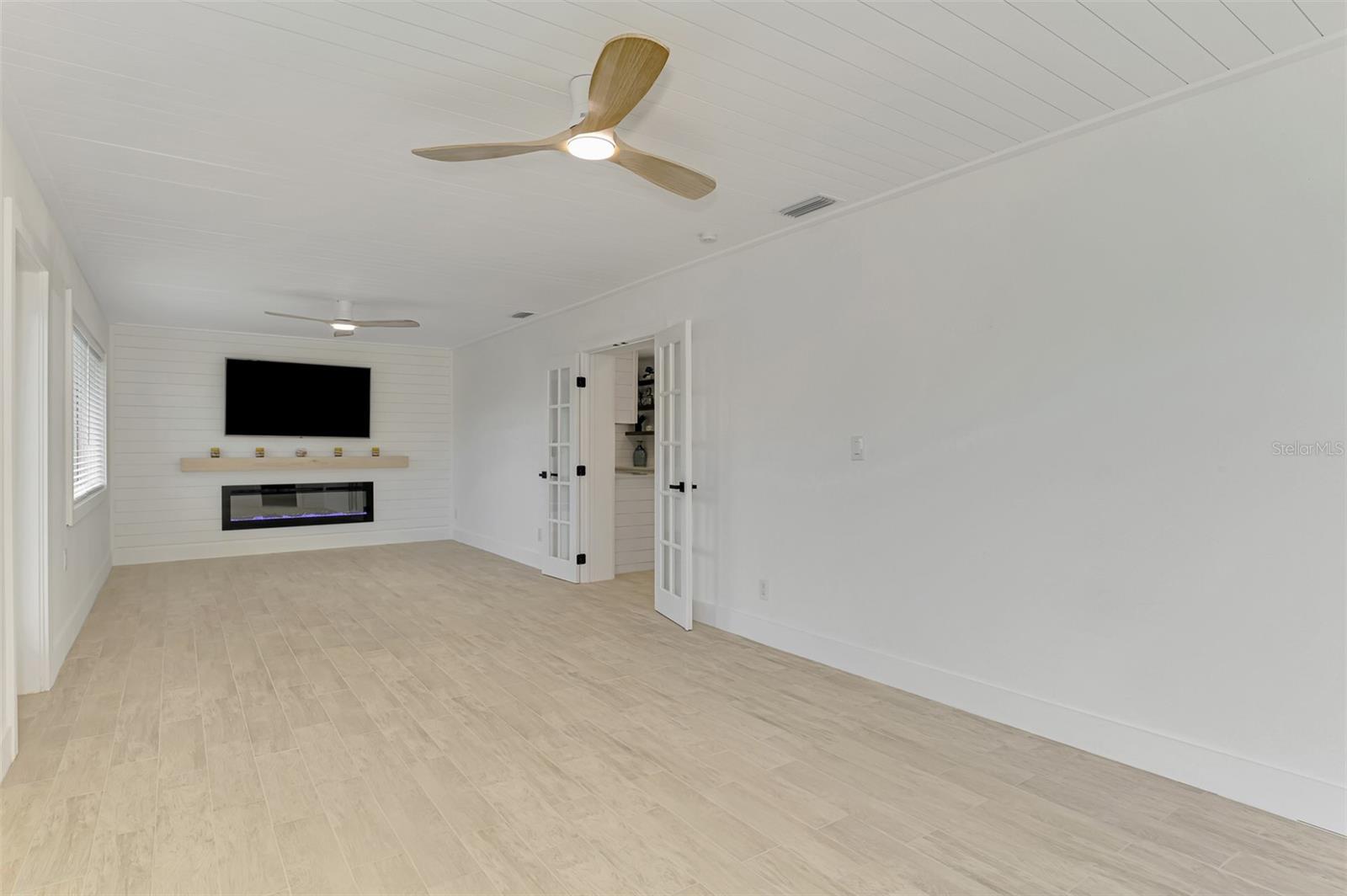 SOUTH VENICE - Residential