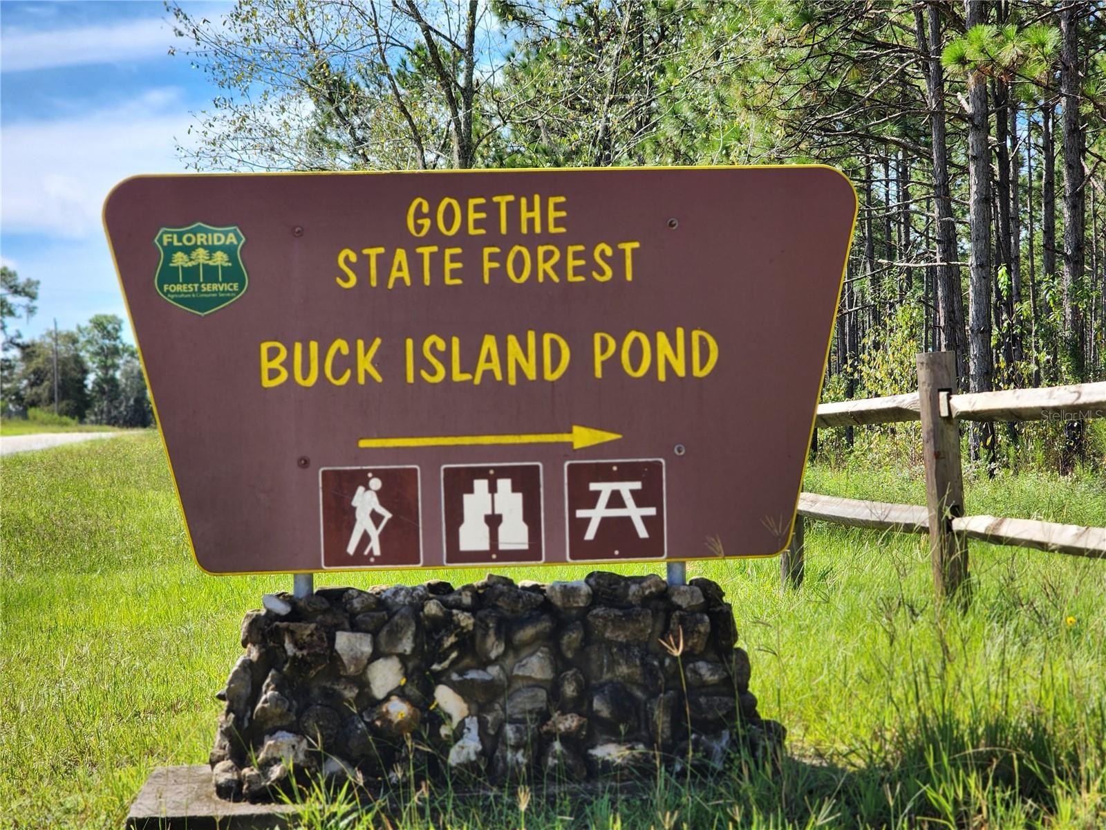 RAINBOW LAKES ESTATE - Land