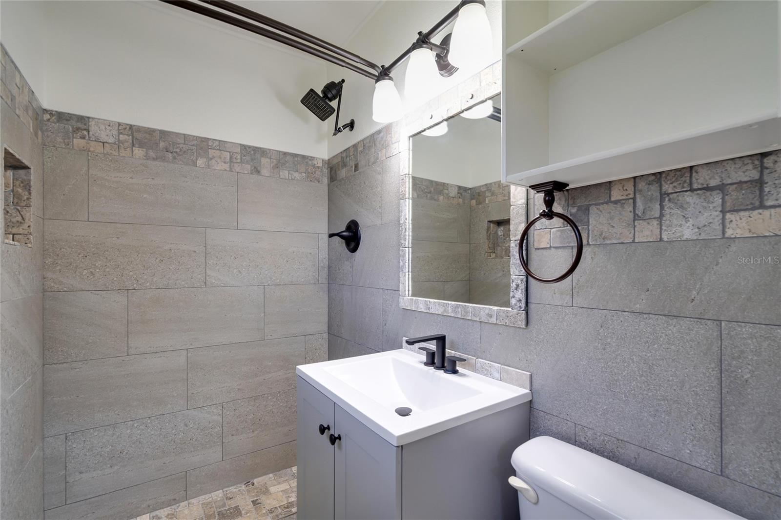 LAKE HARNEY ACRETTES - Residential