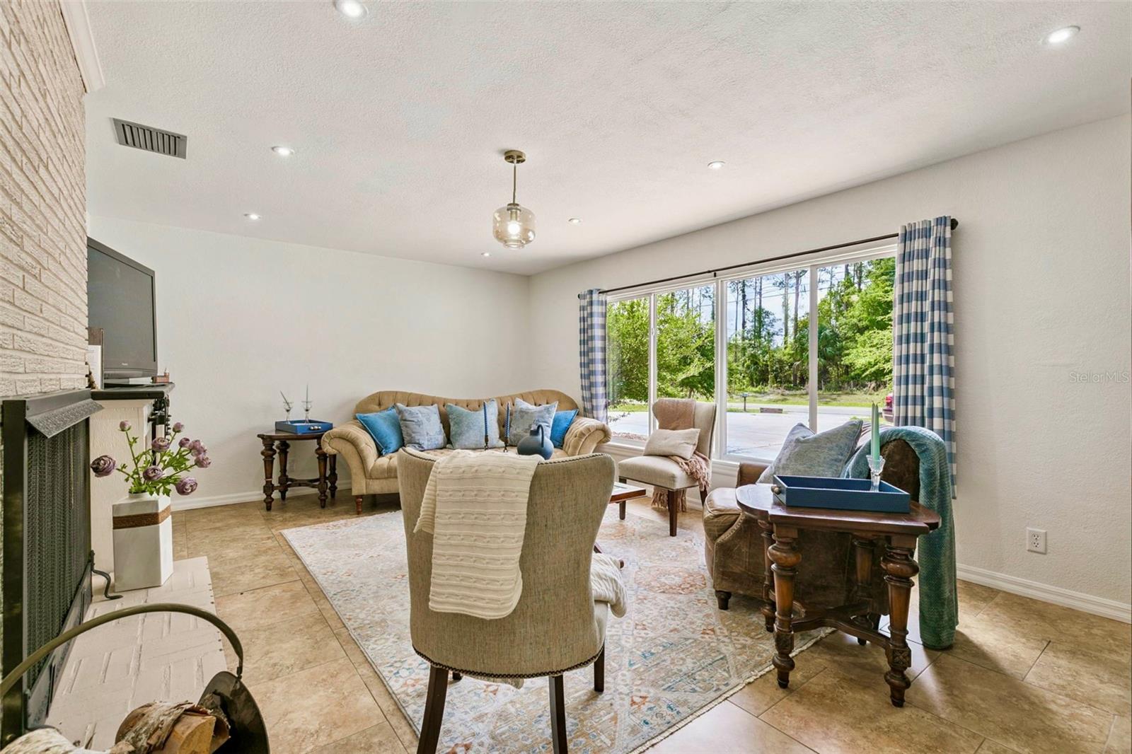 LAKE HARNEY ACRETTES - Residential