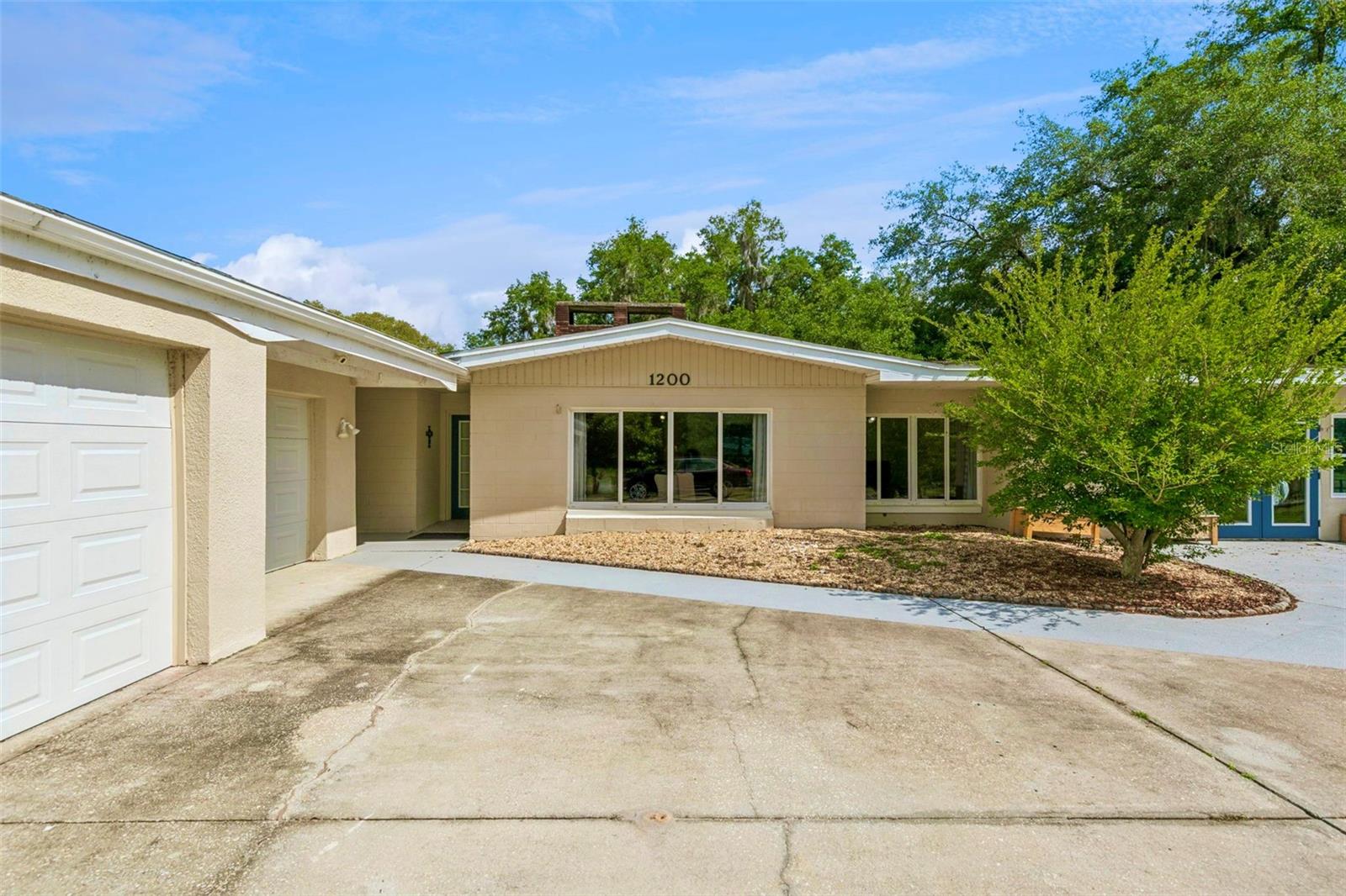 LAKE HARNEY ACRETTES - Residential