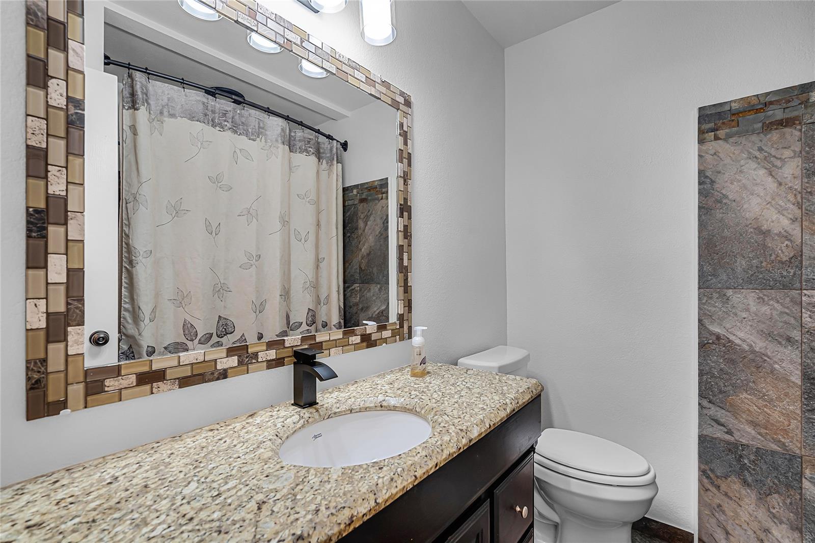 LAKE HARNEY ACRETTES - Residential