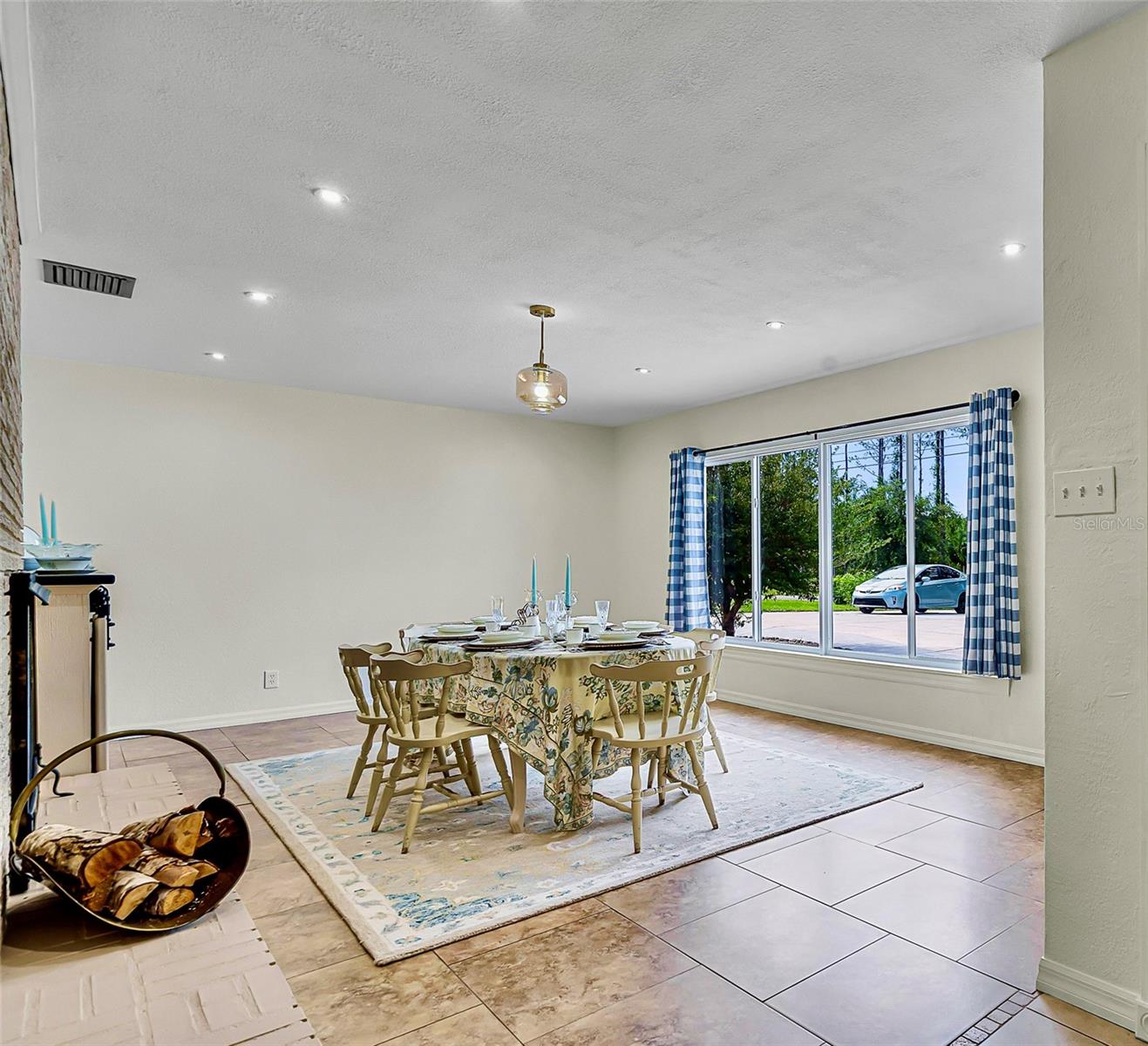 LAKE HARNEY ACRETTES - Residential