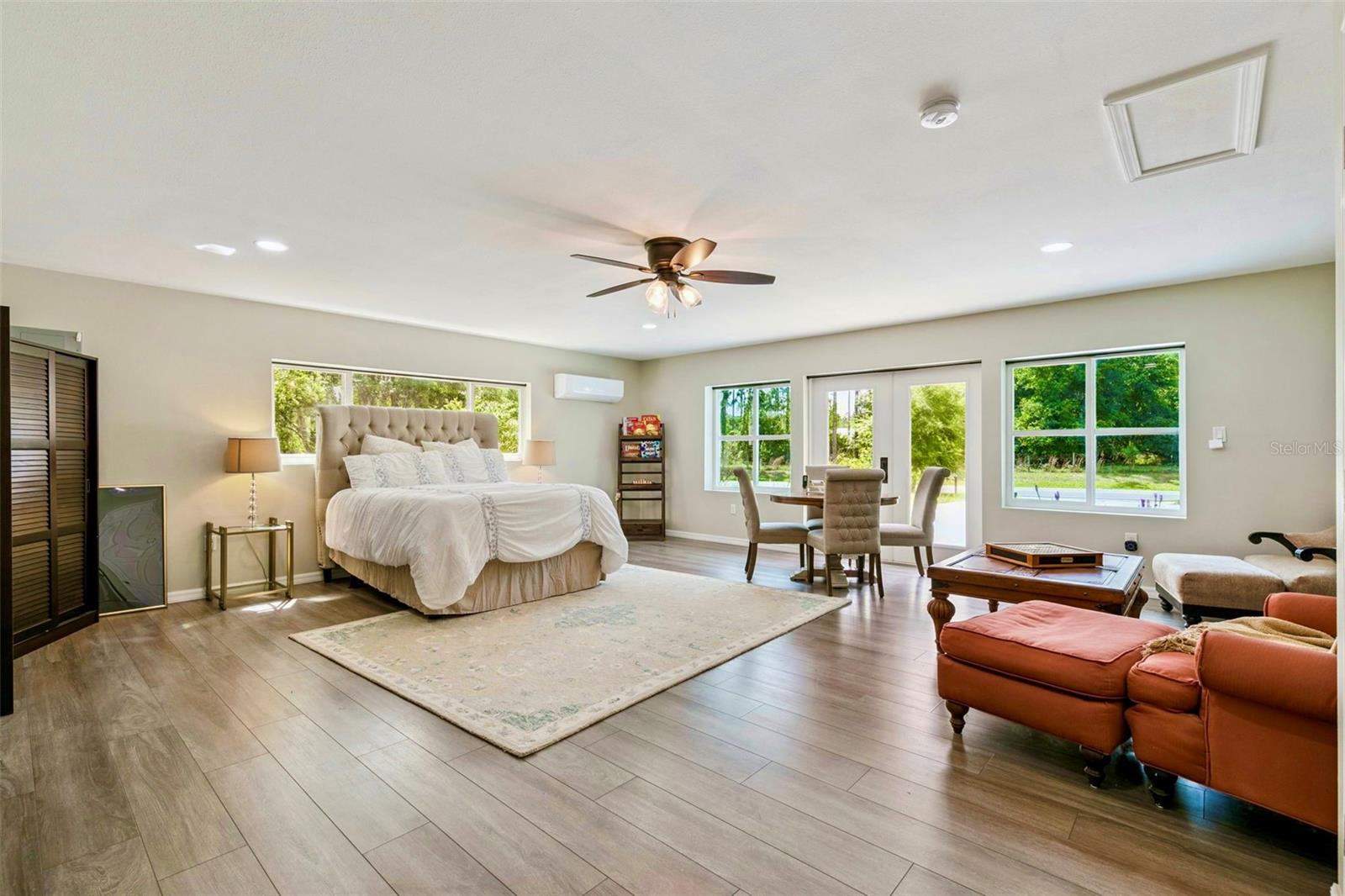 LAKE HARNEY ACRETTES - Residential