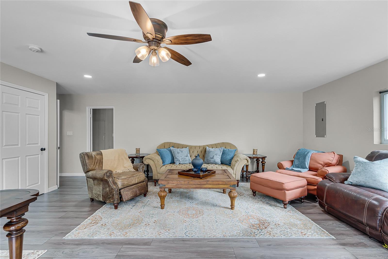 LAKE HARNEY ACRETTES - Residential