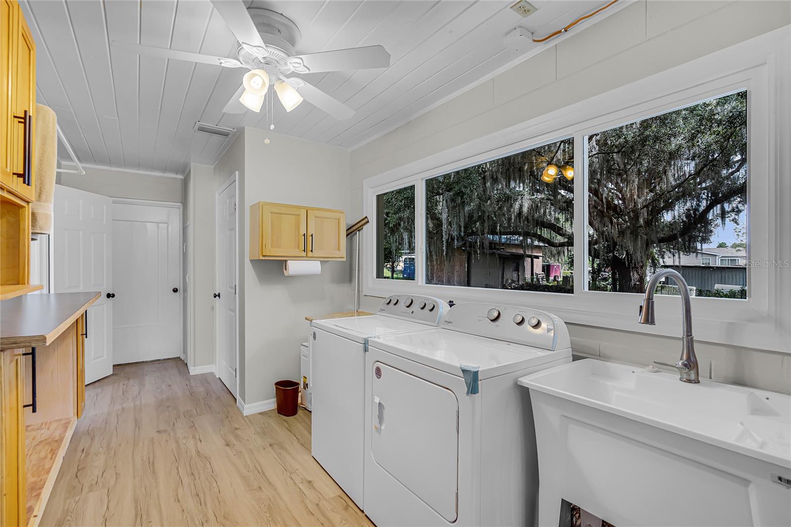 LAKE HARNEY ACRETTES - Residential