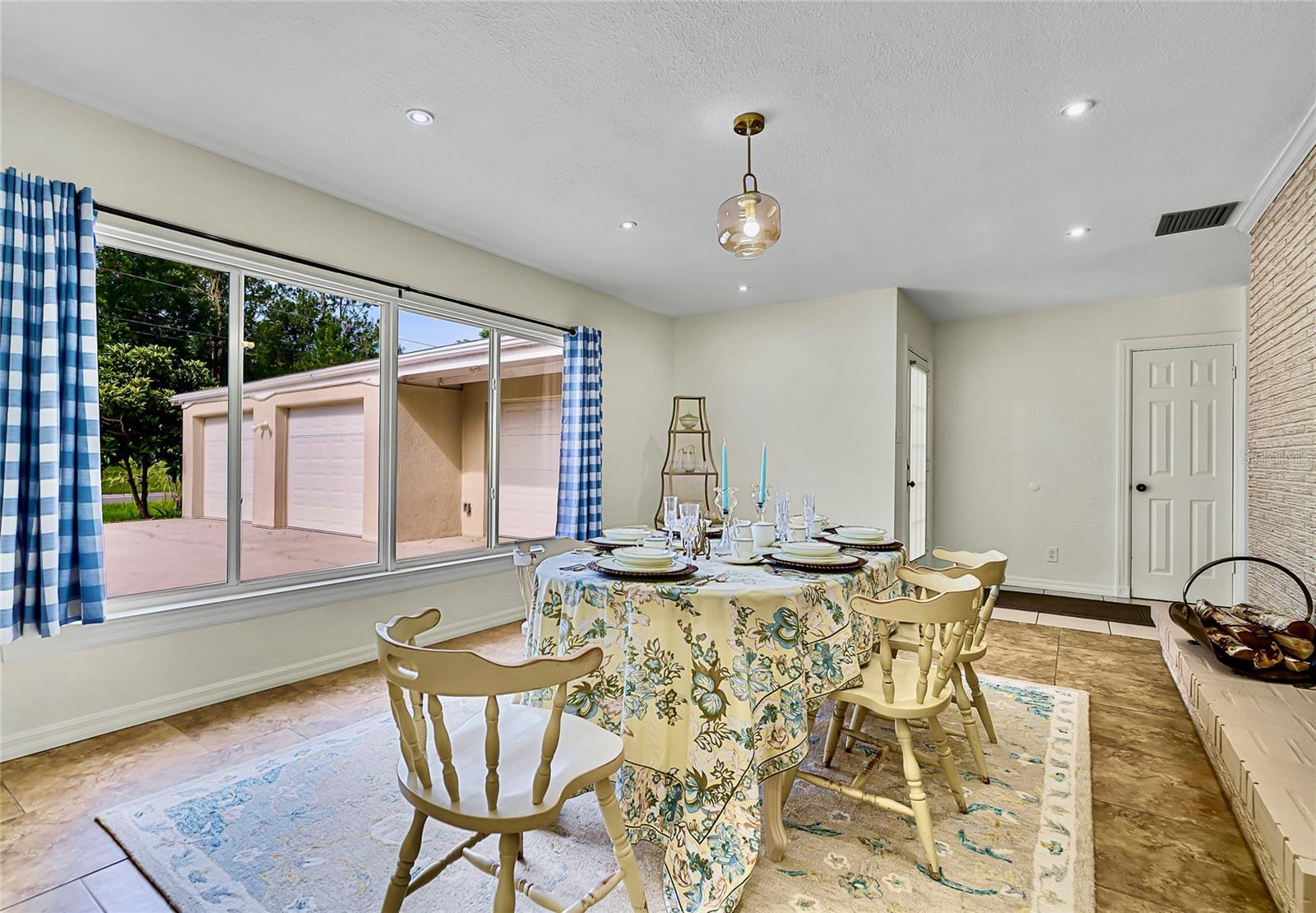 LAKE HARNEY ACRETTES - Residential