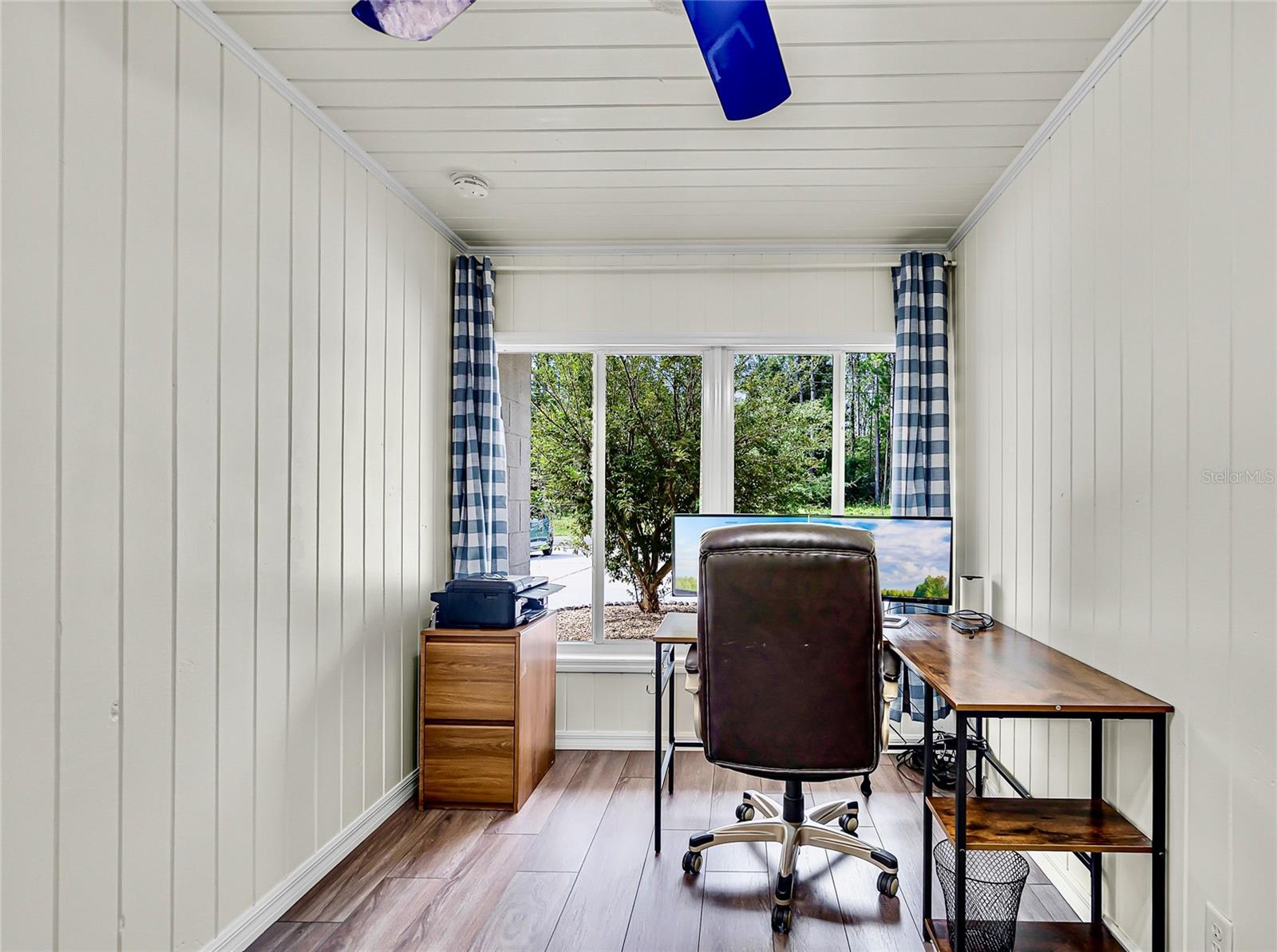 LAKE HARNEY ACRETTES - Residential