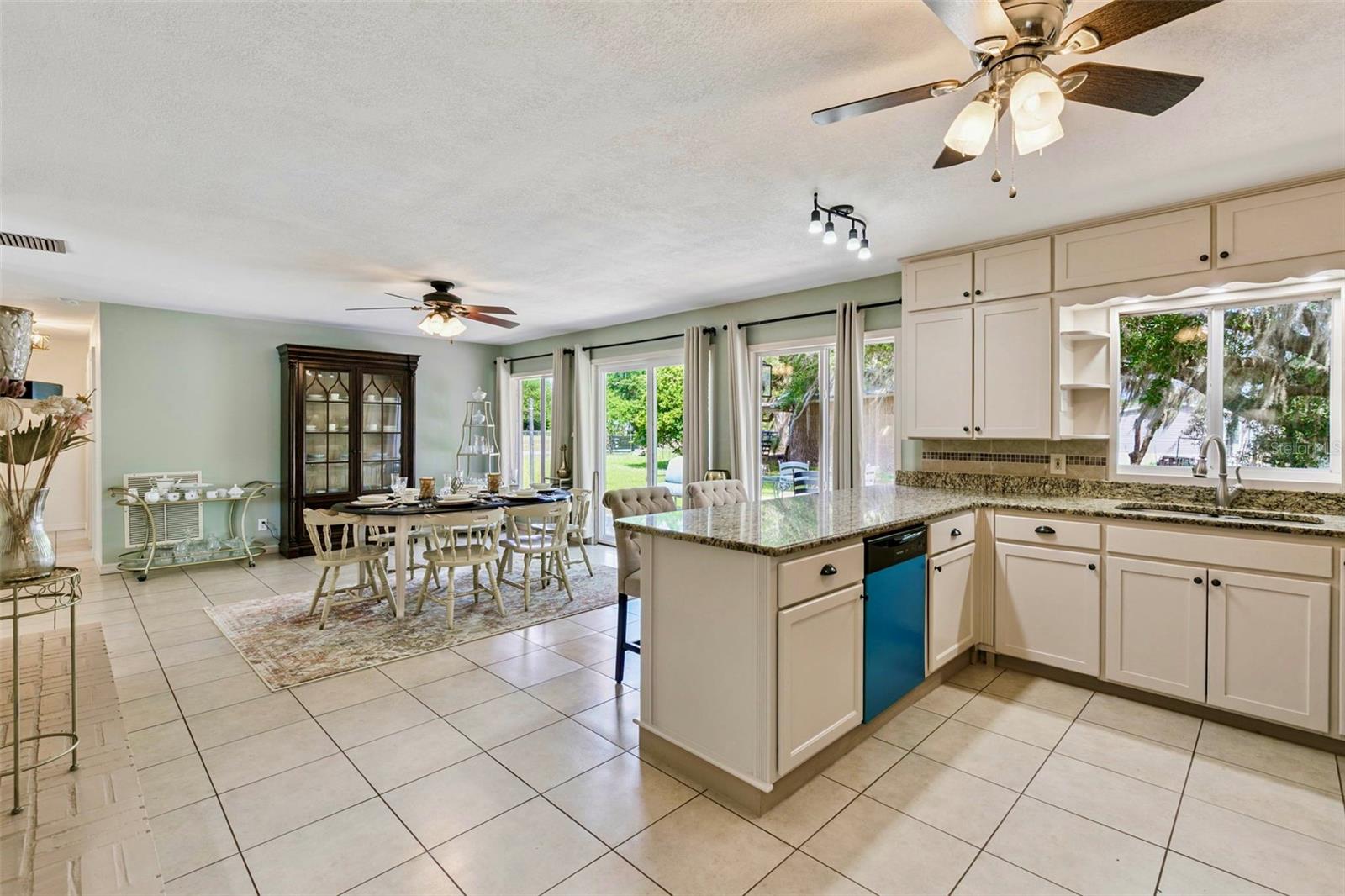 LAKE HARNEY ACRETTES - Residential