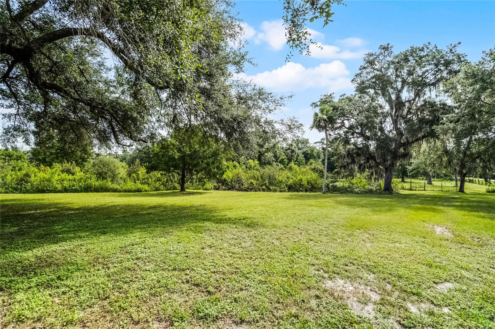 LAKE HARNEY ACRETTES - Residential